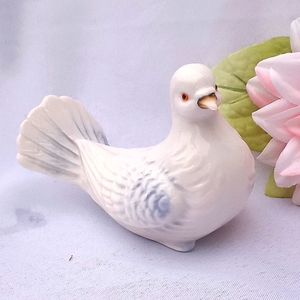 Vtg Porcelain Dove Figurine